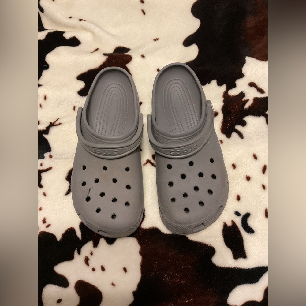 Men’s gray Crocs men 10/women 12